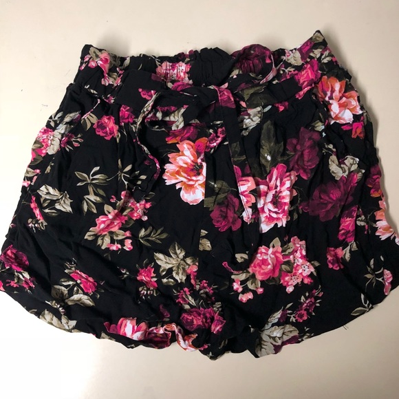 Floral Shorts - Picture 2 of 3
